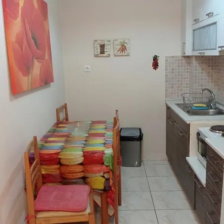 Greek House 2*