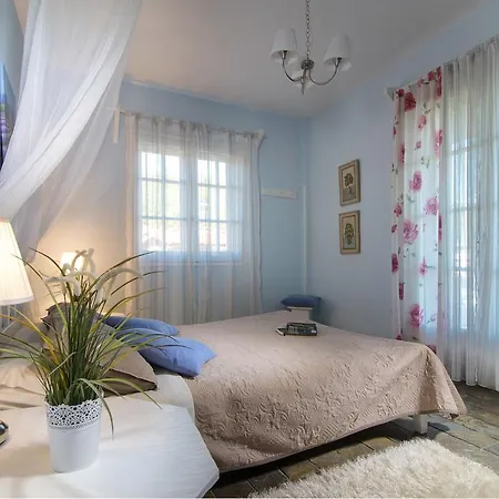 Greek House 2*