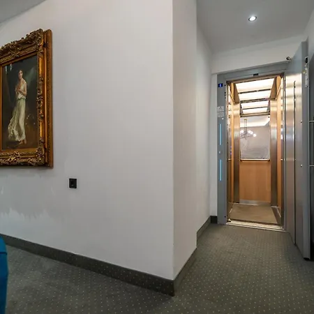Greek House Hotel